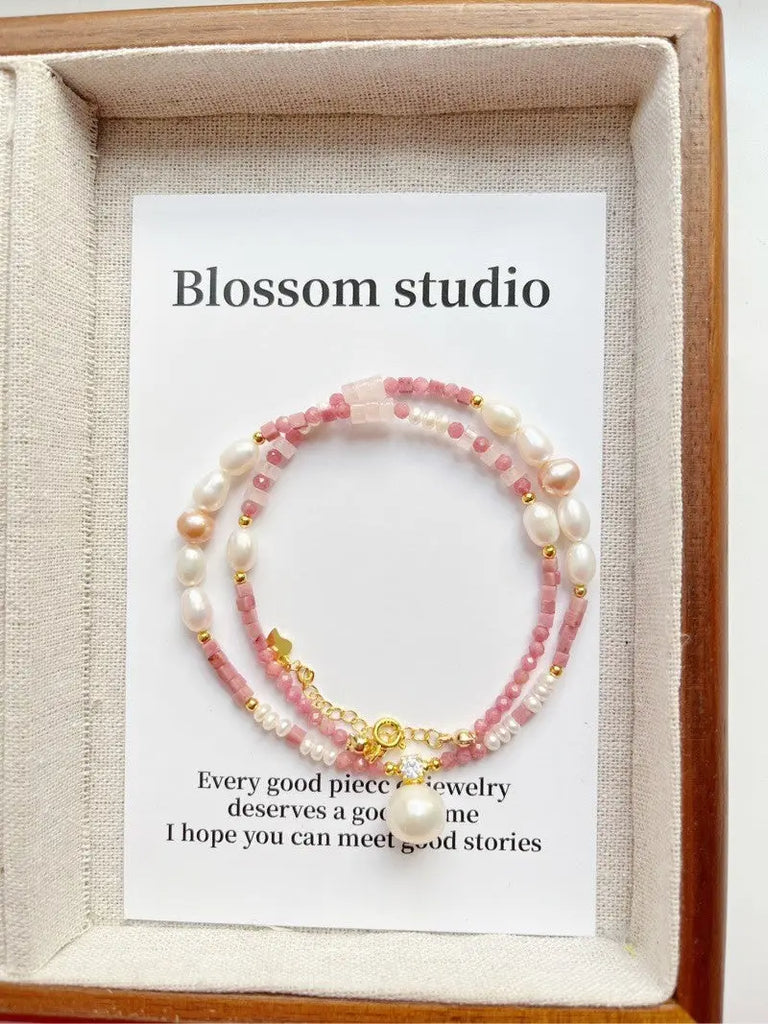 Blossom studio·Pink Natural Stone Pearl Stitching Necklace｜Elegant White｜40+5 cm https://www.xiaohongshu.com/goods-detail/65b0d7e9adec650001716057