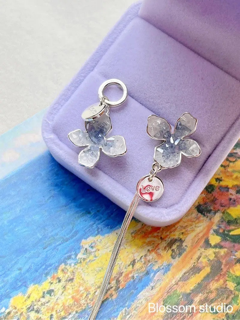 Blossom studio·925Sterling Silver Fairy Bow Blue Crystal Stone Earrings https://www.xiaohongshu.com/goods-detail/661b32d1907600000185716e
