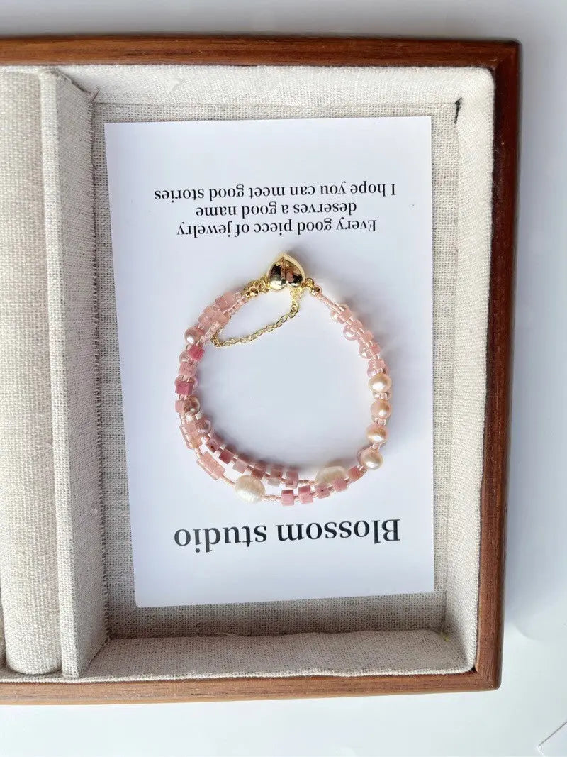 Blossom studio·Fairy Double-Layer Natural Stone Pearl Bracelet｜Elegant White https://www.xiaohongshu.com/goods-detail/6599270bfdf21800014f54bb