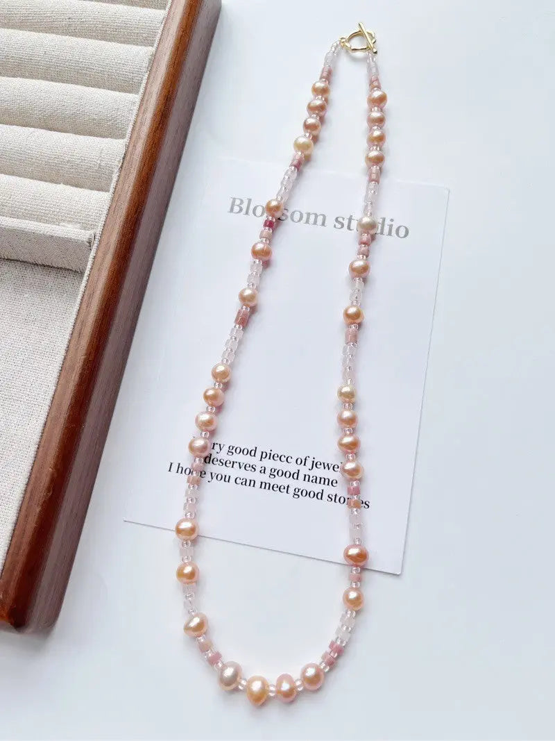 Blossom studio·Grass Rose Freshwater Pearl Natural Stone Stitching Necklace｜Customized｜50cm https://www.xiaohongshu.com/goods-detail/65a36189ff7b510001323db2