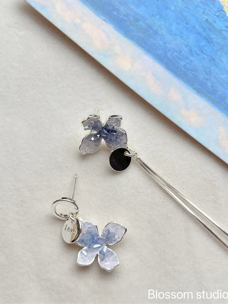 Blossom studio·925Sterling Silver Fairy Bow Blue Crystal Stone Earrings https://www.xiaohongshu.com/goods-detail/661b32d1907600000185716e