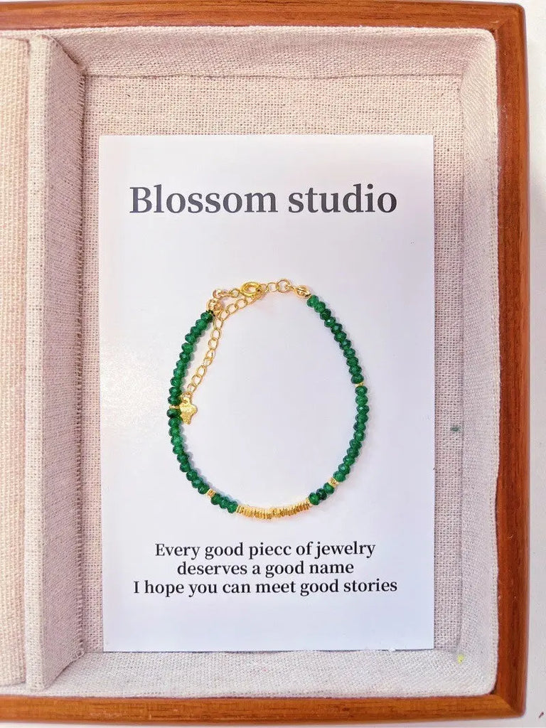 Blossom studio·S925Sterling Silver Emerald Green Natural Stone Small Pieces of Silver Stitching Necklace｜40+5｜Fixed · Length40+5 https://www.xiaohongshu.com/goods-detail/656062b0d03d240001fe29da