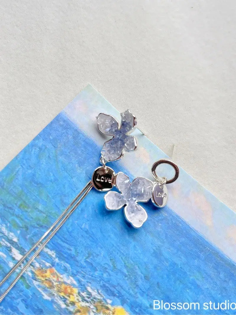 Blossom studio·925Sterling Silver Fairy Bow Blue Crystal Stone Earrings https://www.xiaohongshu.com/goods-detail/661b32d1907600000185716e