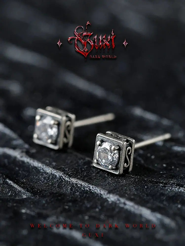 GUI [Light] 925 Silver Stud Earrings Men's High Sense Special-InterestBrand: GUIStyle: Original designNovelty: Freshly bakedCatalog number: GE220926Material: 925 silverSpot: SpotMaterial: SilverStore name: Buddha &amp; energy Peng ShuaBuddha&EnergyBuddha&EnergyGUI [Light] 925 Silver Stud Earrings Men'