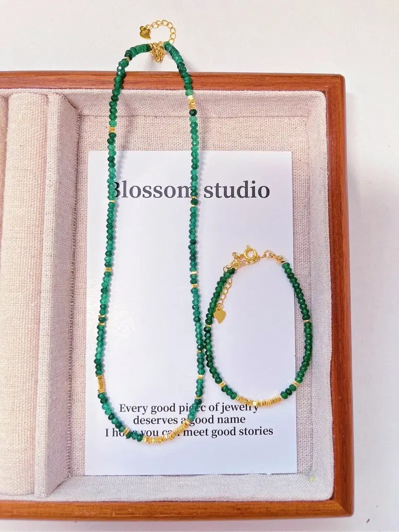 Blossom studio·S925Sterling Silver Emerald Green Natural Stone Small Pieces of Silver Stitching Necklace｜40+5｜Fixed · Length40+5 https://www.xiaohongshu.com/goods-detail/656062b0d03d240001fe29da