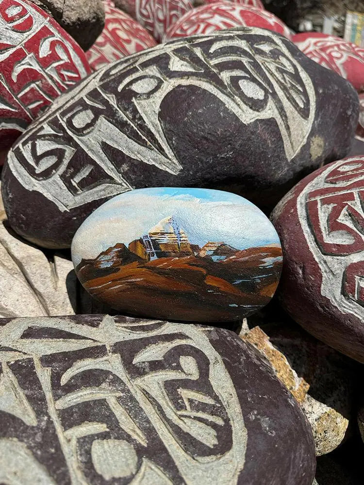 Tibetan hand-painted Kailash pebblesOriginal stone hand-painted Kailash painted art ornaments
This is a painting by a Tibetan folk painter using pebbles as the material
The painted Kailash is very beauBuddha EnergyBuddha&EnergyTibet Original Stone Hand-painted Gangrinboqi Pebbles Art Decoration Pattern 9