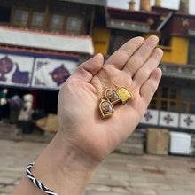 Load image into Gallery viewer, Ziram necklaceZakiram necklace
The Tibetan God of Wealth Zaki Protected the Fa Zika Ram&#39;s Fortune and Fortune. The small Tang ka Gau Pendant has been installed.
Zika Ram Gau box, Buddha EnergyBuddha&amp;Energysmall Tangka Gawu Pendant