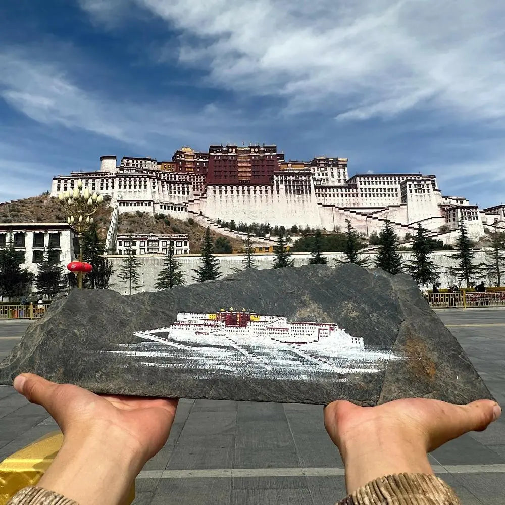 Hand-painted Tibetan Potaba Palace,  and other themesOriginal stone flakes hand-painted Potaba Palace ornamentsThis is a Tibetan folk painter in Lhasa who uses Mani stone flakes as materials.The painted Potaba Palace, Buddha EnergyBuddha&EnergyOriginal Stone Hand-painted Tibet Potala Palace Mani Stone Painted Art Ornaments Gang Rinpozi