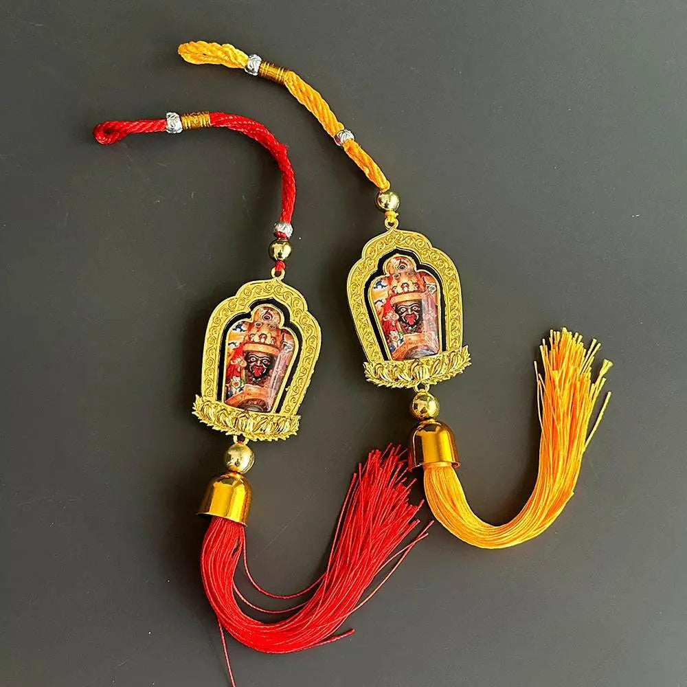 Ziram safe car hangingZiram safe car hangingThis side of Tibet is generally hung in the car.On the rear view mirror, they are red and yellow, with a total length of 35 cm
On the front is Buddha EnergyBuddha&Energy[Ram Purchasing] Tibet Lhasa Zakiram Car Hanging Tibetan God