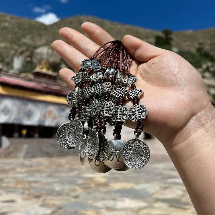 Agua Brand Benignant Key chain Alloy PendantTibetan trumpet nine palace gossip card key hanging
Tibetan Characteristic Folk Amulet small size silver Nine Palace Agua Brand Benmingnian Key chain Alloy Pendant
TBuddha EnergyBuddha&EnergyTibetan Characteristic Folk Amulet small size silver