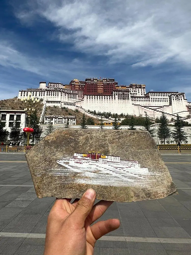 Hand-painted Tibetan Potaba Palace,  and other themesOriginal stone flakes hand-painted Potaba Palace ornamentsThis is a Tibetan folk painter in Lhasa who uses Mani stone flakes as materials.The painted Potaba Palace, Buddha EnergyBuddha&EnergyOriginal Stone Hand-painted Tibet Potala Palace Mani Stone Painted Art Ornaments Gang Rinpozi