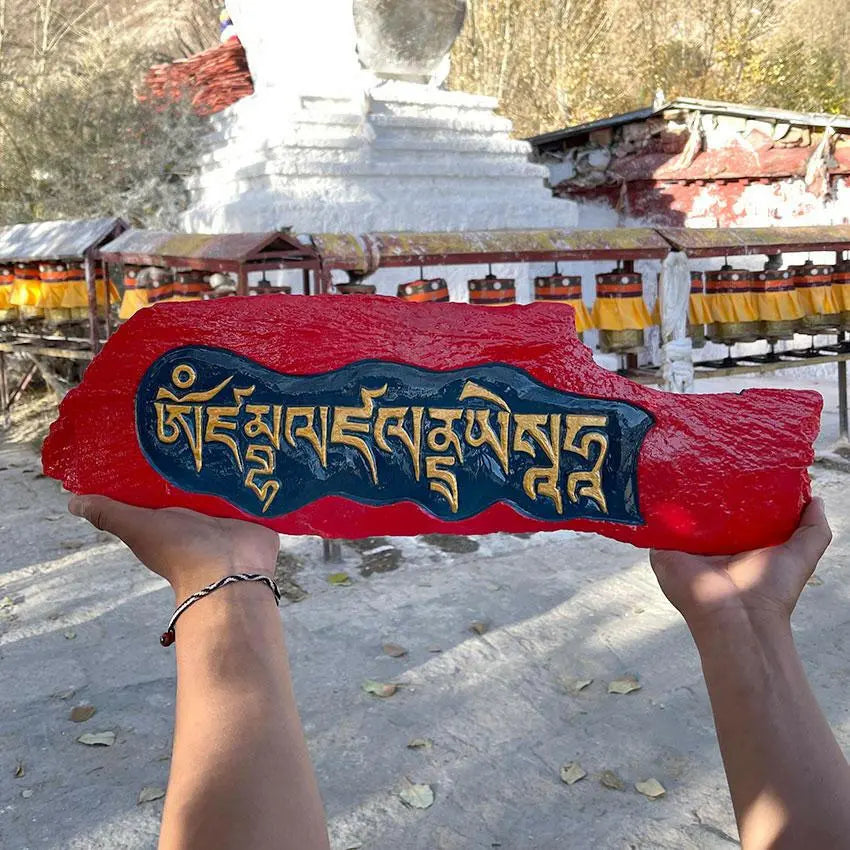 Traditional hand-carved Mani stoneTraditional hand-carved Mani stone
This is the traditional hand-carved Mani stone in Lhasa, after the carving,
Ram will put the mani stone on behalf of everyone.
ThiBuddha EnergyBuddha&EnergyTibetan hand-carved