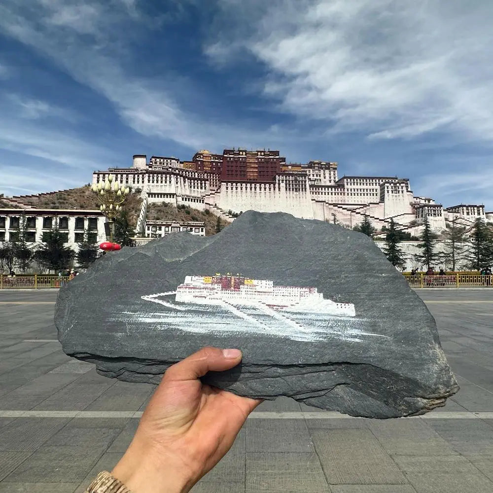 Hand-painted Tibetan Potaba Palace,  and other themesOriginal stone flakes hand-painted Potaba Palace ornamentsThis is a Tibetan folk painter in Lhasa who uses Mani stone flakes as materials.The painted Potaba Palace, Buddha EnergyBuddha&EnergyOriginal Stone Hand-painted Tibet Potala Palace Mani Stone Painted Art Ornaments Gang Rinpozi