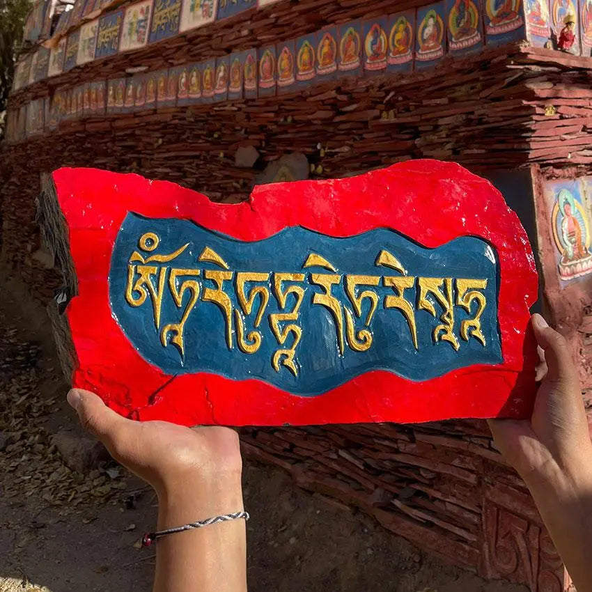 Traditional hand-carved Mani stoneTraditional hand-carved Mani stone
This is the traditional hand-carved Mani stone in Lhasa, after the carving,
Ram will put the mani stone on behalf of everyone.
ThiBuddha EnergyBuddha&EnergyTibetan hand-carved