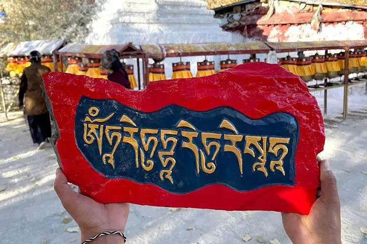 Traditional hand-carved Mani stoneTraditional hand-carved Mani stone
This is the traditional hand-carved Mani stone in Lhasa, after the carving,
Ram will put the mani stone on behalf of everyone.
ThiBuddha EnergyBuddha&EnergyTibetan hand-carved