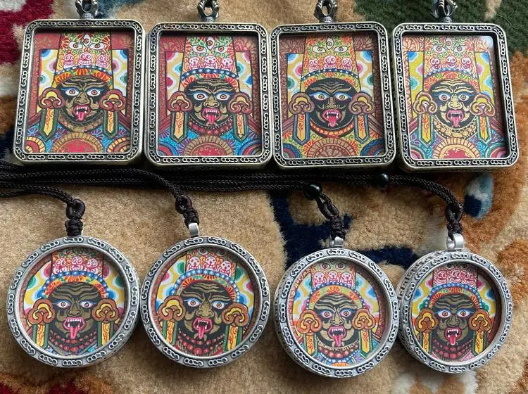 God of Wealth Aka Gawk PendantTibet Lhasa Manila Pure Hand-painted Small Thanks Necklace Carry-on God of Wealth Aka Gawk Pendant
Akira hand-painted thanks necklace
Zakiram's pure hand-painted litBuddha EnergyBuddha&EnergyTibet Lhasa Zakilam Pure Hand-painted Small Thangka Necklace Carry-