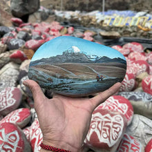 Load image into Gallery viewer, Tibetan hand-painted Kailash pebblesThe original stone hand-painted Kailash painted art ornaments
Tibet original stone hand-painted gangrenosis cobblestone painted art decoration pattern 10
It was painBuddha EnergyBuddha&amp;EnergyTibet original stone hand-painted gangrinboqi cobblestone painted art decoration pattern 10