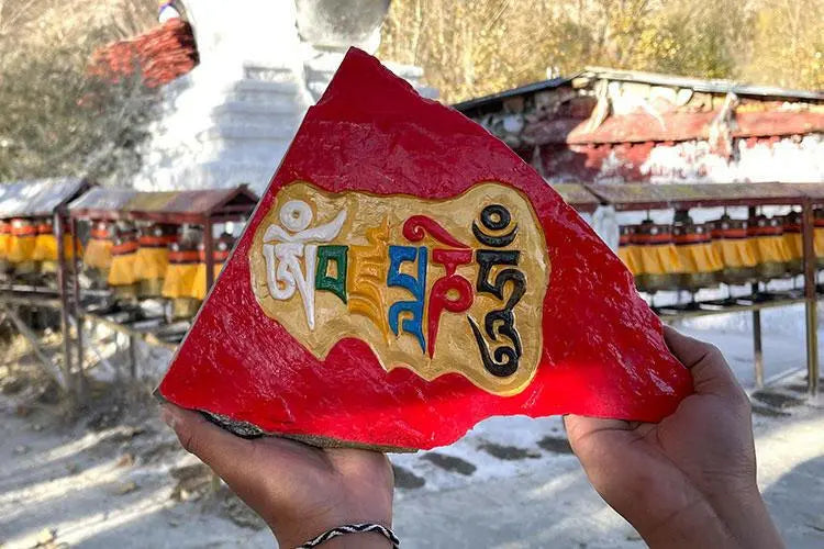 Traditional hand-carved Mani stoneTraditional hand-carved Mani stone
This is the traditional hand-carved Mani stone in Lhasa, after the carving,
Ram will put the mani stone on behalf of everyone.
ThiBuddha EnergyBuddha&EnergyTibetan hand-carved