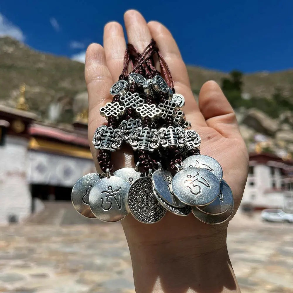 Agua Brand Benignant Key chain Alloy PendantTibetan trumpet nine palace gossip card key hanging
Tibetan Characteristic Folk Amulet small size silver Nine Palace Agua Brand Benmingnian Key chain Alloy Pendant
TBuddha EnergyBuddha&EnergyTibetan Characteristic Folk Amulet small size silver