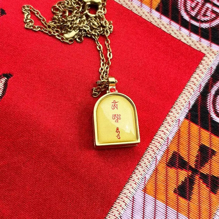 Ziram necklaceZakiram necklace
The Tibetan God of Wealth Zaki Protected the Fa Zika Ram's Fortune and Fortune. The small Tang ka Gau Pendant has been installed.
Zika Ram Gau box, Buddha EnergyBuddha&Energysmall Tangka Gawu Pendant