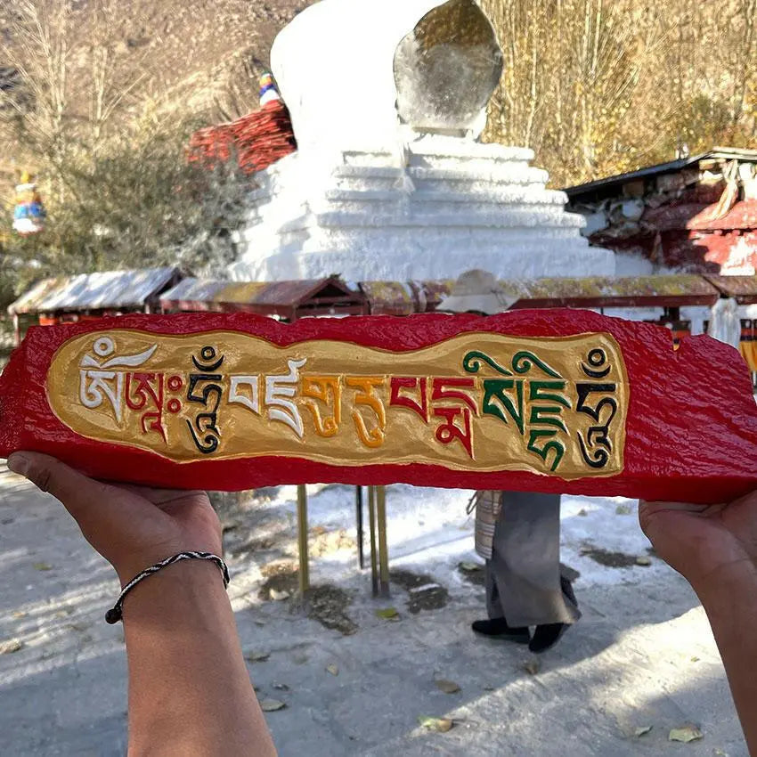 Traditional hand-carved Mani stoneTraditional hand-carved Mani stone
This is the traditional hand-carved Mani stone in Lhasa, after the carving,
Ram will put the mani stone on behalf of everyone.
ThiBuddha EnergyBuddha&EnergyTibetan hand-carved