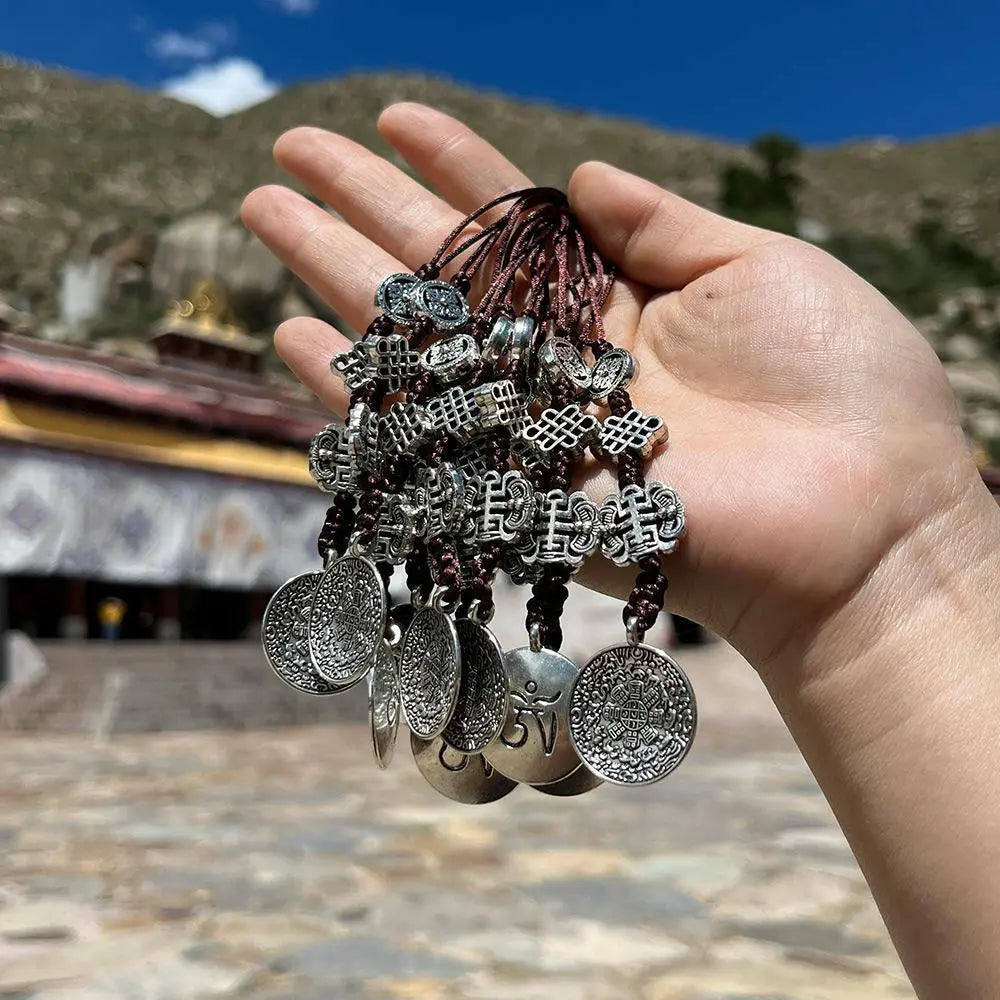 Agua Brand Benignant Key chain Alloy PendantTibetan trumpet nine palace gossip card key hanging
Tibetan Characteristic Folk Amulet small size silver Nine Palace Agua Brand Benmingnian Key chain Alloy Pendant
TBuddha EnergyBuddha&EnergyTibetan Characteristic Folk Amulet small size silver