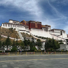 Load image into Gallery viewer, Hand-painted Tibetan Potaba Palace,  and other themesOriginal stone flakes hand-painted Potaba Palace ornamentsThis is a Tibetan folk painter in Lhasa who uses Mani stone flakes as materials.The painted Potaba Palace, Buddha EnergyBuddha&amp;EnergyOriginal Stone Hand-painted Tibet Potala Palace Mani Stone Painted Art Ornaments Gang Rinpozi