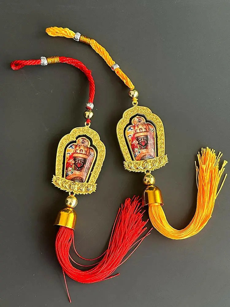 Ziram safe car hangingZiram safe car hangingThis side of Tibet is generally hung in the car.On the rear view mirror, they are red and yellow, with a total length of 35 cm
On the front is Buddha EnergyBuddha&Energy[Ram Purchasing] Tibet Lhasa Zakiram Car Hanging Tibetan God