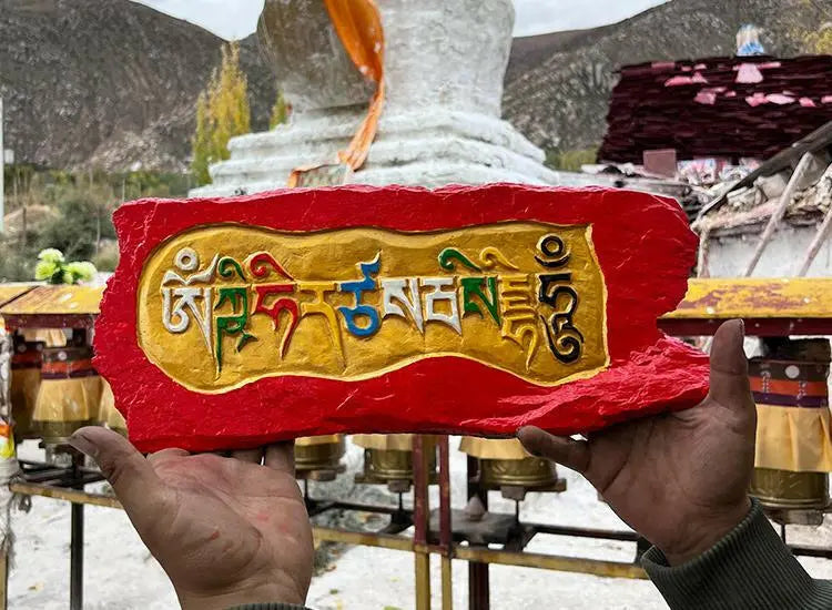 Traditional hand-carved Mani stoneTraditional hand-carved Mani stone
This is the traditional hand-carved Mani stone in Lhasa, after the carving,
Ram will put the mani stone on behalf of everyone.
ThiBuddha EnergyBuddha&EnergyTibetan hand-carved