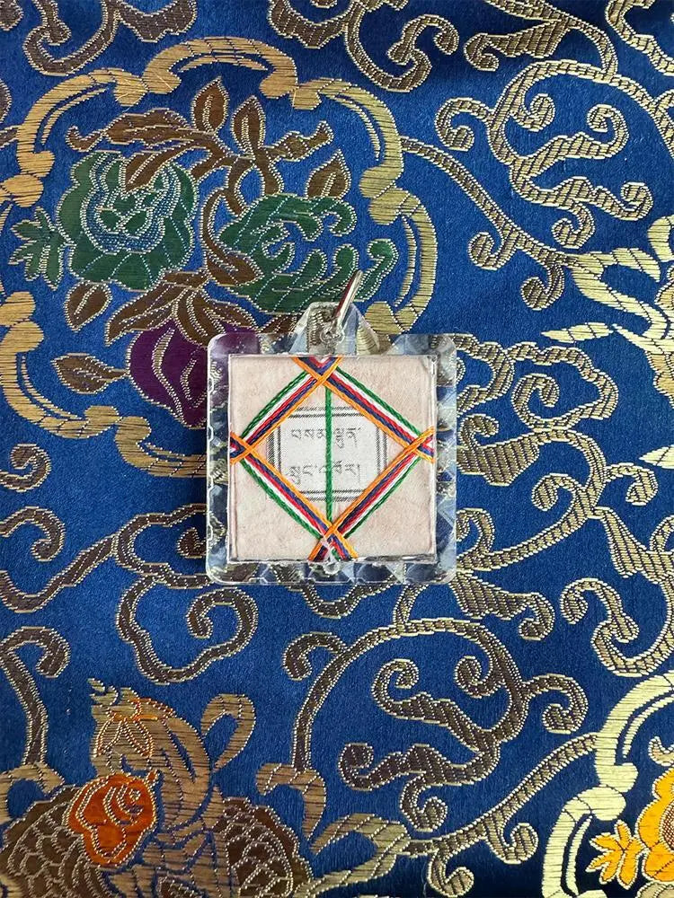 Amulet PendantThis is the talisman of Will, which Ram requisitioned at the circulation office in Lhasa Chub
Ideal for carrying around or keeping this at home and hanging in the caBuddha EnergyBuddha&EnergyRen Yun Amulet Pendant