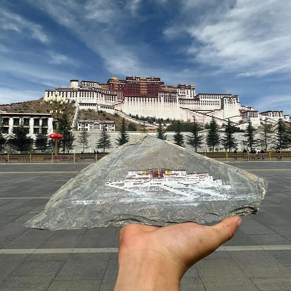 Hand-painted Tibetan Potaba Palace,  and other themesOriginal stone flakes hand-painted Potaba Palace ornamentsThis is a Tibetan folk painter in Lhasa who uses Mani stone flakes as materials.The painted Potaba Palace, Buddha EnergyBuddha&EnergyOriginal Stone Hand-painted Tibet Potala Palace Mani Stone Painted Art Ornaments Gang Rinpozi