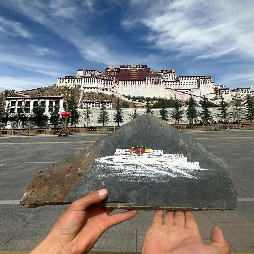 Hand-painted Tibetan Potaba Palace,  and other themesOriginal stone flakes hand-painted Potaba Palace ornamentsThis is a Tibetan folk painter in Lhasa who uses Mani stone flakes as materials.The painted Potaba Palace, Buddha EnergyBuddha&EnergyOriginal Stone Hand-painted Tibet Potala Palace Mani Stone Painted Art Ornaments Gang Rinpozi