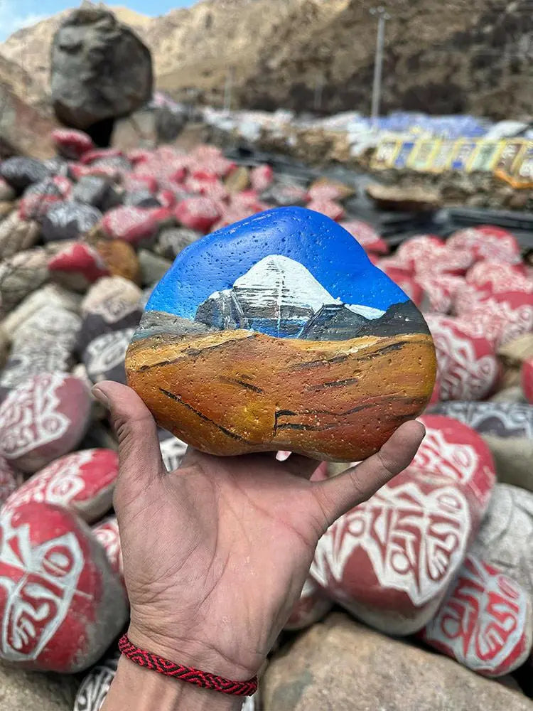 Tibetan hand-painted Kailash pebblesThe original stone hand-painted Kailash painted art ornaments
It was painted by Tibetan folk painters using pebbles as a material
The painted Kailash paintings are pBuddha EnergyBuddha&EnergyTibet Original Stone Hand-painted Gangrinbozi Pebbles Art Decoration Pattern 18